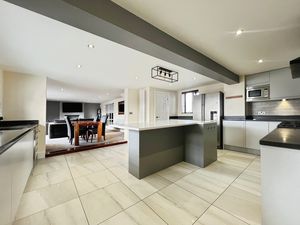 Kitchen- click for photo gallery